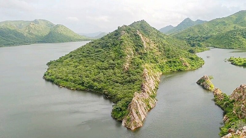 offbeat places to stay in udaipur