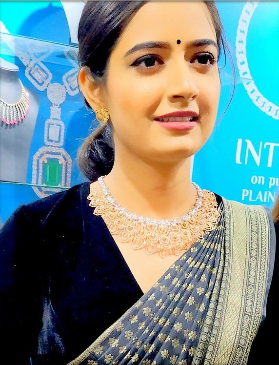 ashika ranganath biography, ashika ranganath age, ashika ranganath height, ashika ranganath height in feet, ashika ranganath movies,