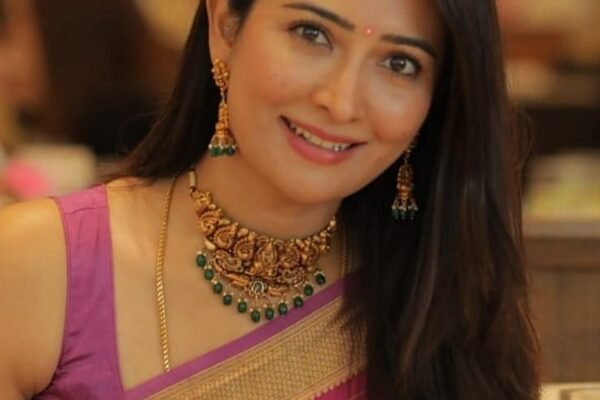 Radhika Pandit Biography, Age, Height, Family, Husband, Marriage, Children, Net Worth and Career
