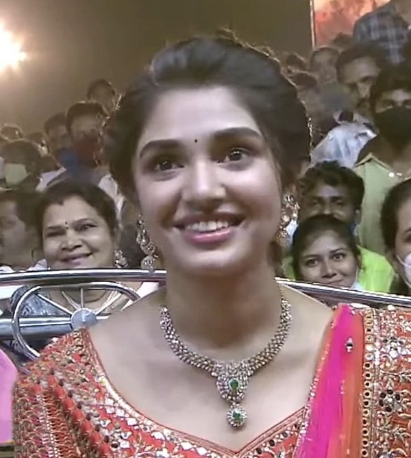 Krithi Shetty biography, Krithi Shetty age, Krithi Shetty family, Krithi Shetty father, Krithi Shetty mother, Krithi Shetty education