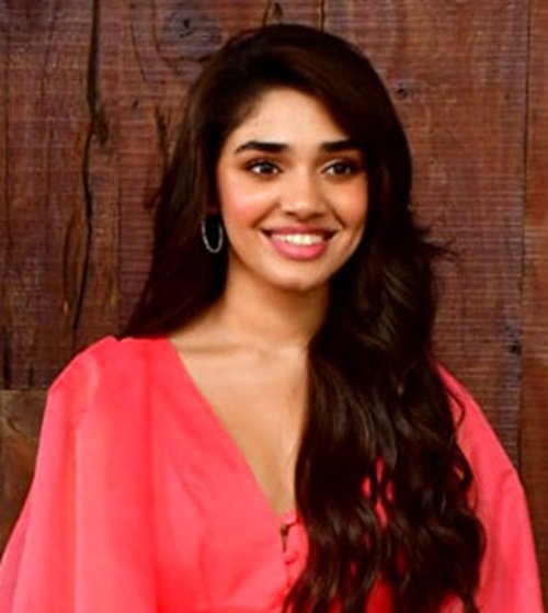 Krithi Shetty biography, Krithi Shetty age, Krithi Shetty family, Krithi Shetty father, Krithi Shetty mother, Krithi Shetty education