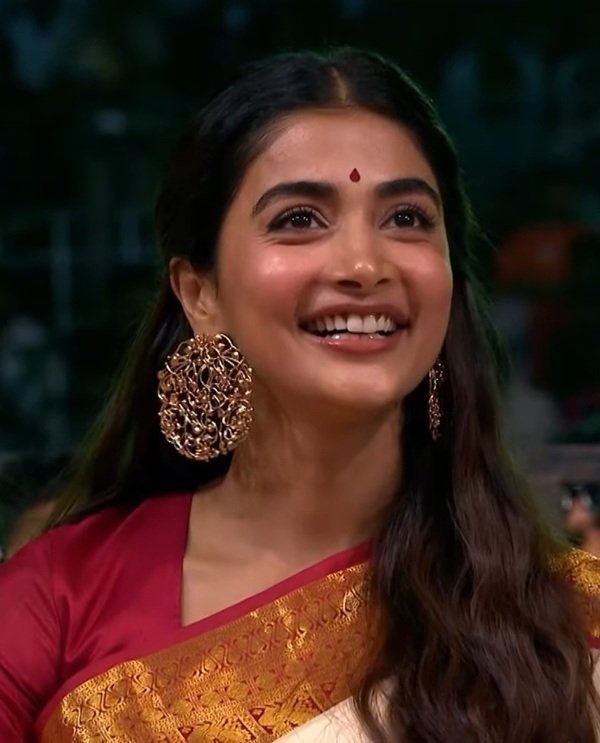 pooja hegde biography, pooja hegde age, pooja hegde height in feet, pooja hegde height in cm, pooja hegde husband name, pooja hegde boyfriend, pooja hegde bf